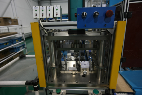 ST20 织袋夹压铆设