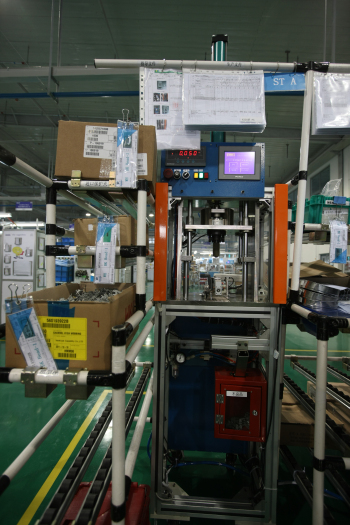 ST20 织袋夹压铆设